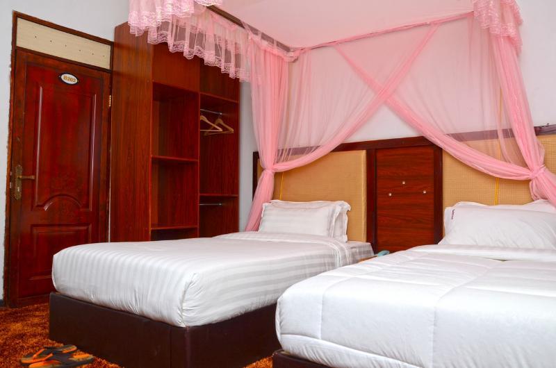 Dianwill Hotel Entebbe Exterior foto